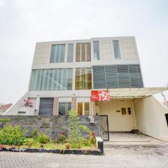 OYO Life 90606 Glass House Citraland Syariah