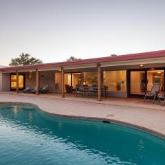 @TucsonMuralHouse w/pool & hot tub on golf course