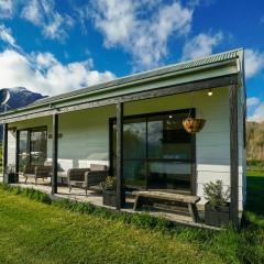 Glendhu Station Cottage - Glendhu Bay Holiday Home