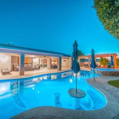 Grand Havasu Oasis with Custom Pool & Spa!