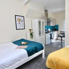 Cute Studio 4 mins Walk To Planet Ice, Sleeps 3