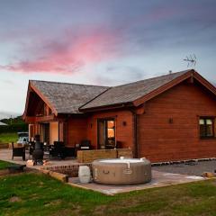 Cuddfan Lodge on a Gorgeous Private Lake