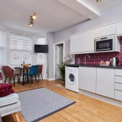 Delven House, Apartment 3 - Self Check-in, Self-Catering Serviced Apartment for East Midlands Airport