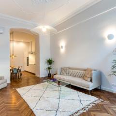 Designer 2 bedroom Apt-basilica 2 min walk