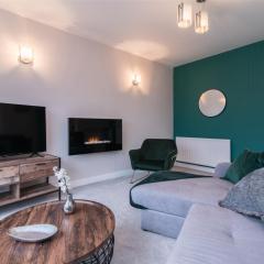Immaculate 3 Bed House - Stunning Balcony Views