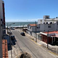 Dto en SANTA TERESITA rento por semana de fin de semana a fin de semana, a 1 cuadra de la playa y 4 del centro p 4 a 6 pax