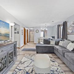 Spacious Modern Condo - 1st Floor - One Block to the Beach