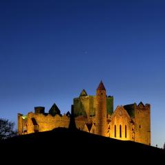 3 BEDROOM LUXURY APARTMENT Across the street from THE CASHEL PALACE HOTEL