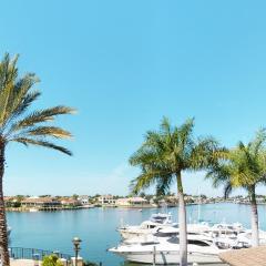 Luxury 3 Bed Condo at Popular Esplanade Overlooking Smokehouse Bay