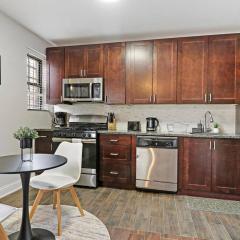 1BR Delightful Apt in Ravenswood Shops & Dining - Ashland BW