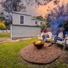 Pet-Friendly Blue Mountains Cottage with Indoor Fireplace