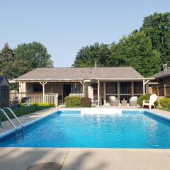 Luxurious Pool Cottage