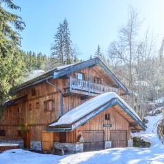 Chalet Titania, 12 person chalet with 6 ensuite bedrooms and outdoor jacuzzi in La Tania