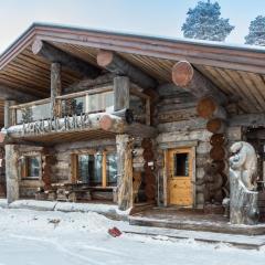 Spectacular Rural Log House with 2 Saunas next to a beautiful lake