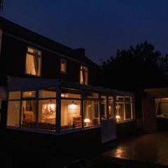 Hot Tub Pet Friendly Luxury Cosy Cottage, Near Withernsea and Patrington
