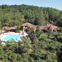Luxury family villa in the heart of Gascony. Large pool & gorgeous view