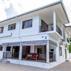 2-Bed Apt Sleeps 4 near Beau Vallon Beach