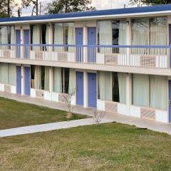 Motel 6 Marianna, FL