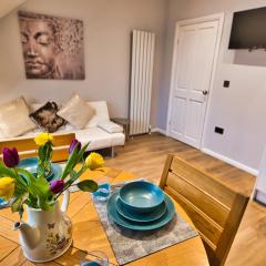 Modern & Cosy apartment in the heart of the historic old town of Aberdeen, free WiFi, free parking