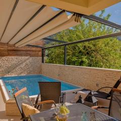 Luxury Villa LeLu with heated saltwater pool, parking, high speed Internet, BBQ,