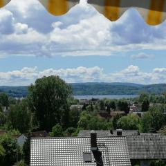 Sonnige Ferienwohnung mit Seeblick