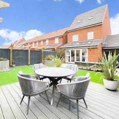 Stunning 4 Bed House with Cinema Room & Parking