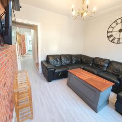 Wimborne House, 3BR, Airport, M1, 6 beds