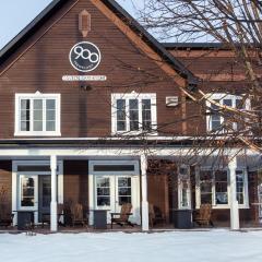 Le 900 Tremblant Inn Café and Bistro