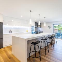 5 Kingfisher, 5-7 Ondine Close, Nelson Bay, luxury apartment with Wifi and air conditioning