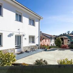 Lovely Home In Rocha Vella With Kitchen