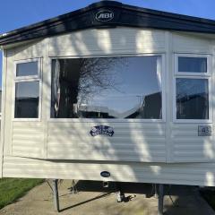 Luxury 2 Bedroom Caravan at Mersea Island Holiday