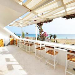 Beach penthouse 12p, Fiber WiFi, 2 rooftopbars, 2 outdoor kitchens, outdoor shower, spectacular 180 degrees ocean view!