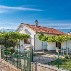 Beautiful Apartment In Linardici