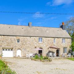 Stunning Home In Bricquebec-en-cotentin With Kitchen