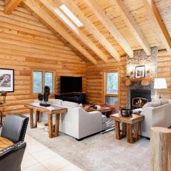 Iconic Log Cabin Escape - Idaho Springs - Hot Tub