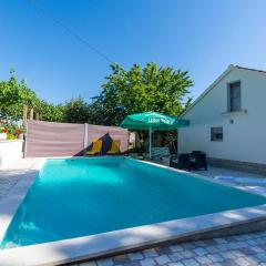 Lovely Home In Bajagic With Kitchen