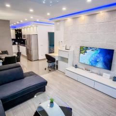 Deluxe Apartment F & M