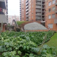 Hermosa habitación privada en conjunto residencial cerca al Aeropuerto y terminal de Bogotá, zonas comunes se comparten con 1 persona