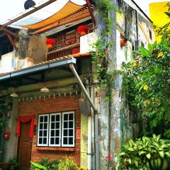 LEJU 21 樂居 Explore Malacca from a riverside house