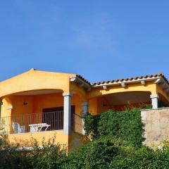 ISS Travel, Ponderosa Terrace - centrally located 2-bedroom apartment with aircondition