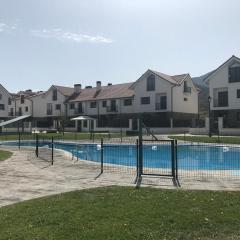 URKO Adosado 8 personas 160 m2 de terraza y piscina