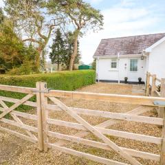 4 Hanbury Lodge