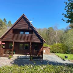 Cosy Lakeside Chalet With Option to add Private Hot Tub & Boat