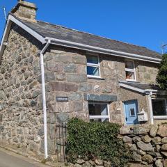 Cosy, coastal cottage in Snowdonia