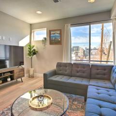 Modern Townhome with Rooftop Hot Tub and Mtn View