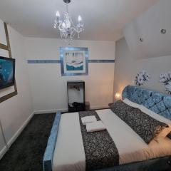 *** Well equipped home for a relaxing cosy and luxurious fun stay + Free Parking + Free Fast WiFi ***