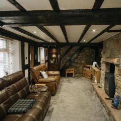 WILSONS COTTAGE - 2 Bed Classic Cottage located in Cumbria with a cosy fire