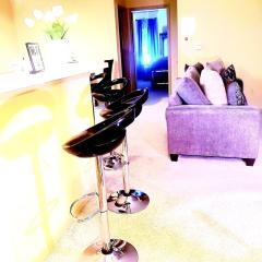 Easy Access 2b1bt luxury kingbed with pool sleeps 4