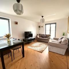 Lovely 2-Bedrooms Apartment Step to The Beach