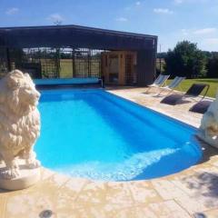 Villa elegante a Saint Clair d'Arcey avec piscine privee